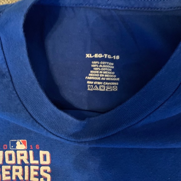 Cubs Champion tee - Picture 2 of 3